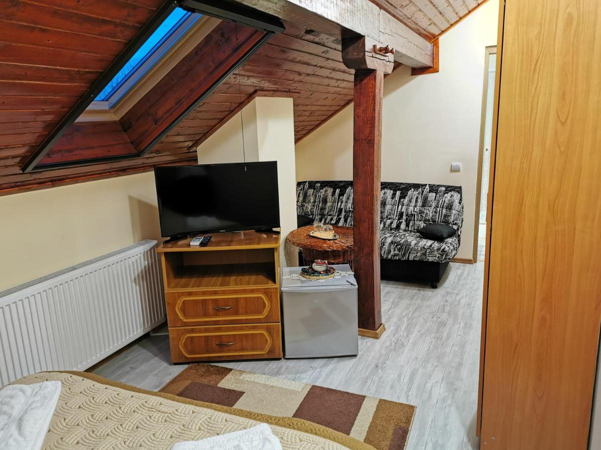 Gazde/Camere de închiriat Casa Suzy & Roxy Arpasu de Jos